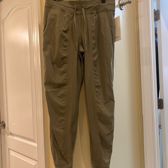 NWT Lululemon Dance Studio Joggers - Picture 5 of 10